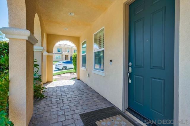 908 Hydra Ct, San Marcos CA: https://media.crmls.org/mediaz/38e8d535-e60b-4fe7-b247-0410420496af.jpg