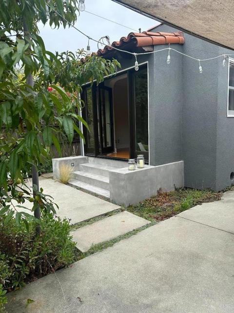 3860 Minerva Avenue, Los Angeles CA: https://media.crmls.org/mediaz/38e98332-addf-4f43-8464-0271db80c1f5.jpg