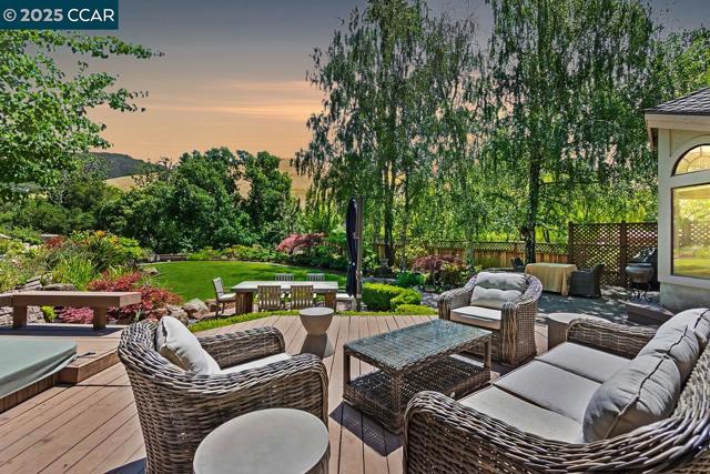 3100 Fox Creek Dr, Danville CA: https://media.crmls.org/mediaz/38ea280a-9252-4e1d-99ef-e827e6d33b9b.jpg