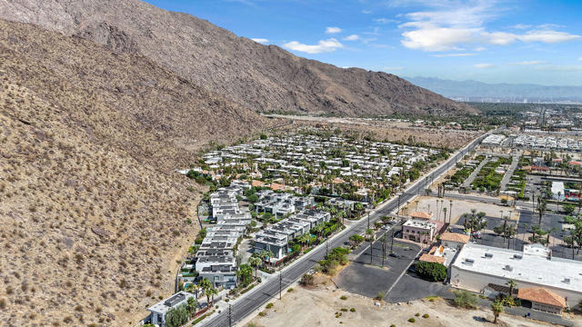 350 Goleta Way, Palm Springs CA: https://media.crmls.org/mediaz/38eafba7-4704-44a3-b8c8-9024ed2ed7dd.jpg