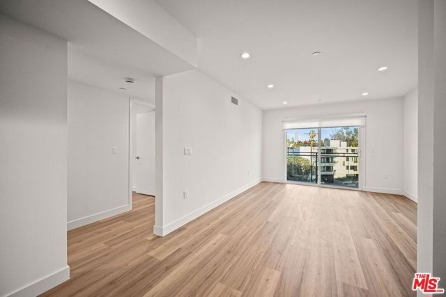 10405 Louisiana Avenue, Los Angeles CA: https://media.crmls.org/mediaz/38eb17a3-48ac-4c20-a7f9-c58cab31fe7c.jpg
