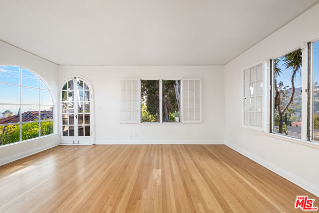 2063 Grace Avenue, Los Angeles CA: https://media.crmls.org/mediaz/38ec1c49-97a0-4a47-8751-340274fb5b56.jpg