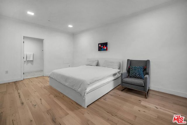 214 S Alexandria Avenue, Los Angeles CA: https://media.crmls.org/mediaz/38ec72af-b667-47ed-8910-a98640726419.jpg