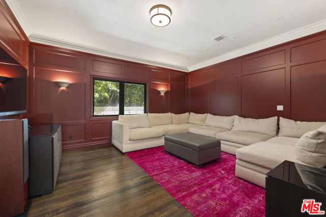 2325 Duxbury Circle, Los Angeles CA: https://media.crmls.org/mediaz/38ec94c0-ff84-4aa5-9de1-25079f0fa7c8.jpg