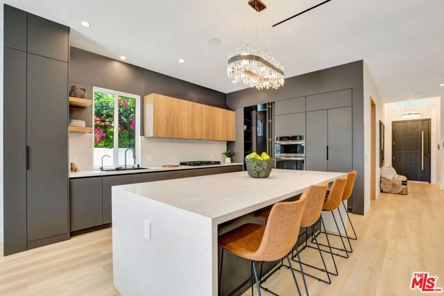 5730 Lasaine Avenue, Encino CA: https://media.crmls.org/mediaz/38ece12d-7fca-43fd-9db9-81e20281b275.jpg