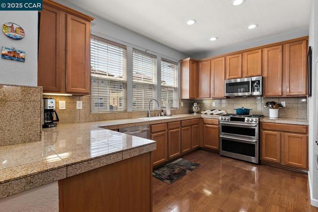 26 Warhol Way, Pleasant Hill CA: https://media.crmls.org/mediaz/38ed86da-272e-4899-a863-bae3136aac77.jpg