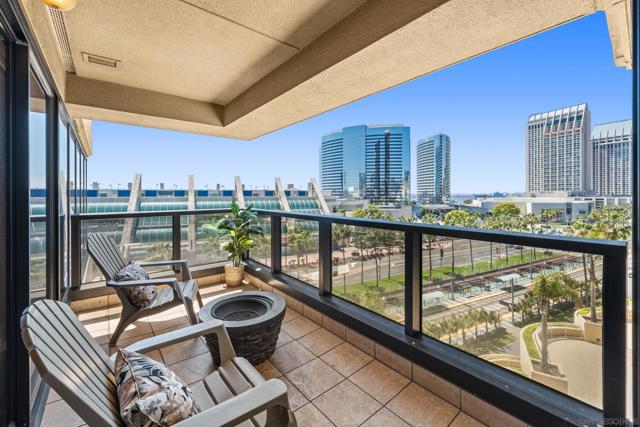 200 Harbor Dr, San Diego CA: https://media.crmls.org/mediaz/38ed8e15-12d1-496e-8a99-feb7f11bd0de.jpg