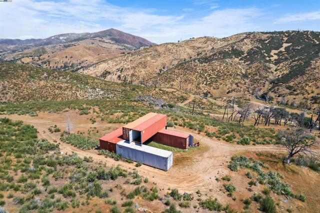 11821 Del Puerto Canyon Rd, Livermore CA: https://media.crmls.org/mediaz/38edad30-90bd-45d9-9d63-2215ecfaafe6.jpg