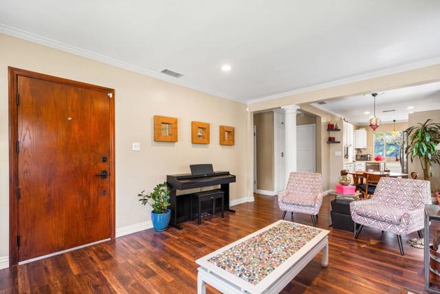 6677 W 88th St, Los Angeles CA: https://media.crmls.org/mediaz/38edd280-8907-49e9-8211-ba447641e98f.jpg