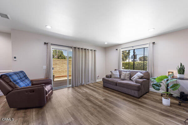 107 Sonoma Lane, Santa Paula CA: https://media.crmls.org/mediaz/38edd34e-14f7-41bd-9ebb-cc2584eaa203.jpg