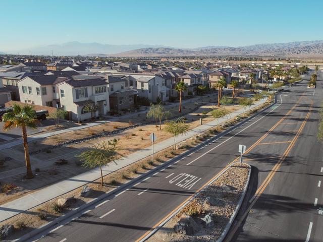 36016 Franklin Drive, Palm Desert CA: https://media.crmls.org/mediaz/38edf5e0-5475-4f23-884a-c5ab6cb63a09.jpg