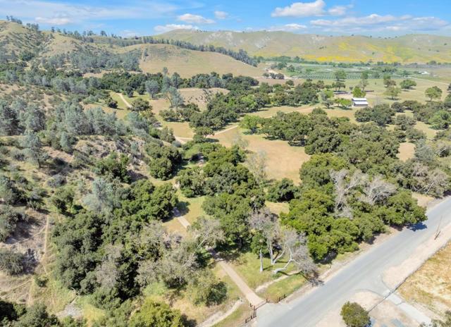 770 Limekiln Road, Hollister CA: https://media.crmls.org/mediaz/38ee20c4-5ab6-4dbe-99c6-94e4d5ccb729.jpg