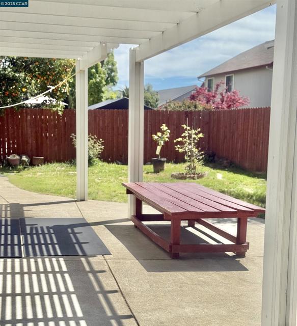 425 Sandy Hill Ct, Antioch CA: https://media.crmls.org/mediaz/38ee58ca-03f9-4964-be48-0e913222744b.jpg