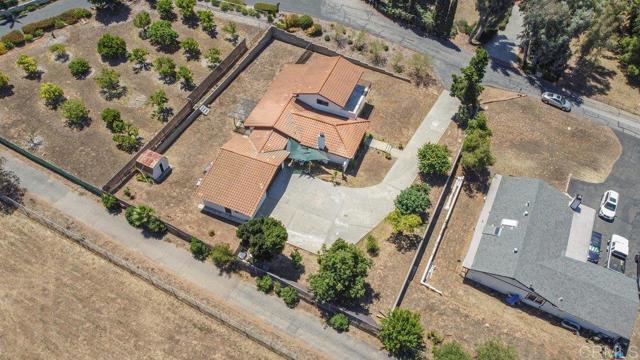 1736 Bellington Lane, Fallbrook CA: https://media.crmls.org/mediaz/38ee9392-7506-4f0c-89f1-fdd6afd88175.jpg