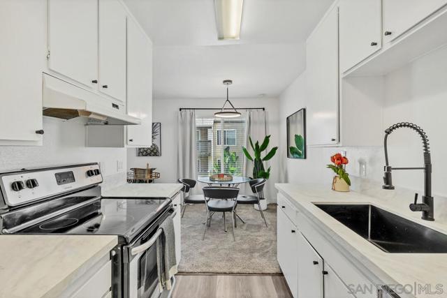 8515 Villa La Jolla Drive, La Jolla CA: https://media.crmls.org/mediaz/38eeed84-95ff-43c9-bc70-e315b0882738.jpg