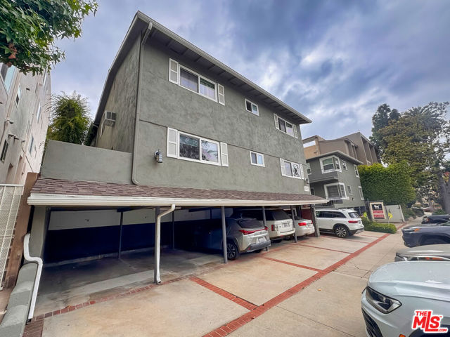 1940 S Beverly Glen Boulevard, Los Angeles CA: https://media.crmls.org/mediaz/38efa2d7-63a6-401b-a48b-745a2d141e13.jpg