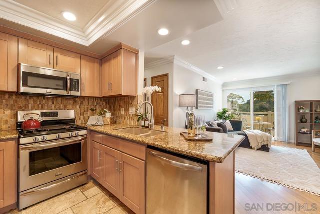 3157 Evening Way, La Jolla CA: https://media.crmls.org/mediaz/38efcca4-22e1-4aab-bbf3-eedcb3670d01.jpg