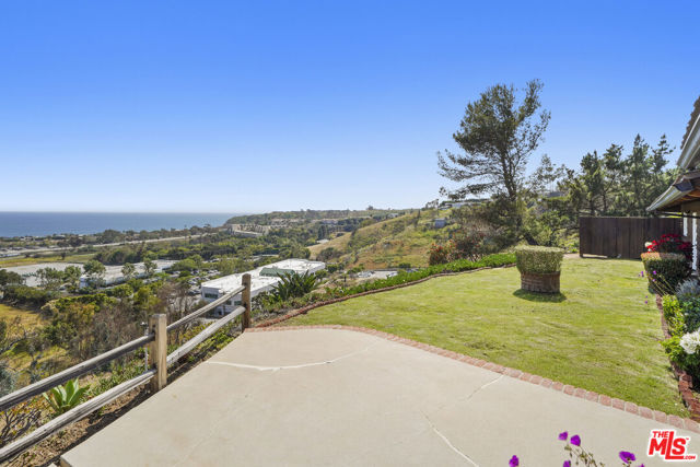3217 Colony View Circle, Malibu CA: https://media.crmls.org/mediaz/38f09129-11a0-4691-9206-b2ba5b8bc009.jpg