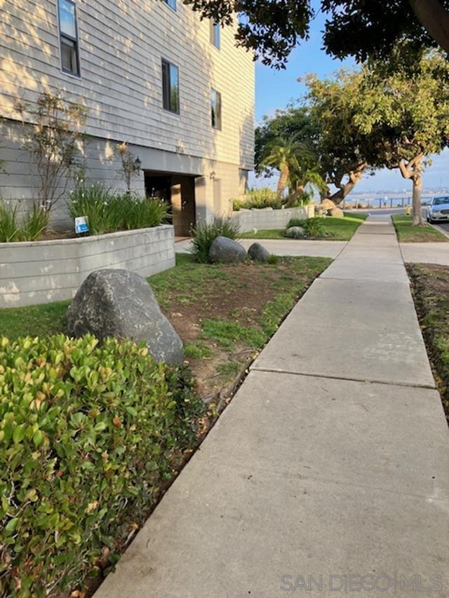 3955 Honeycutt St, San Diego CA: https://media.crmls.org/mediaz/38f132da-655d-4584-a6fd-1ee79d85e916.jpg