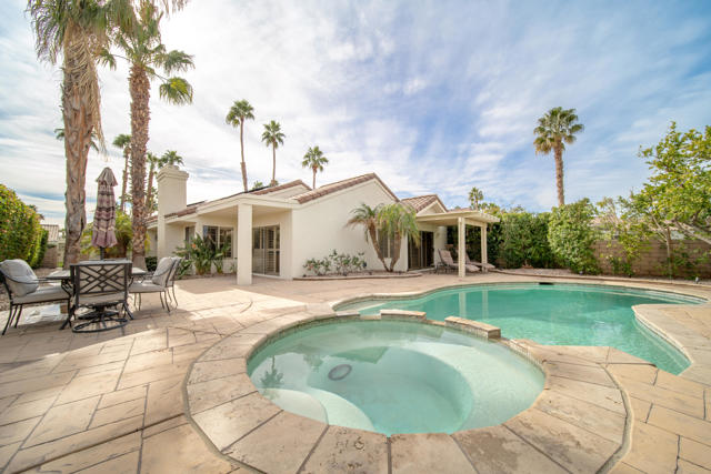43512 Via Magellan Drive, Palm Desert CA: https://media.crmls.org/mediaz/38f19e15-494e-411a-9c7d-f6e41c61ab2f.jpg