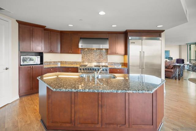 2500 6Th Ave, San Diego CA: https://media.crmls.org/mediaz/38f1aad9-08c1-423c-822f-2d9ede39f0b3.jpg