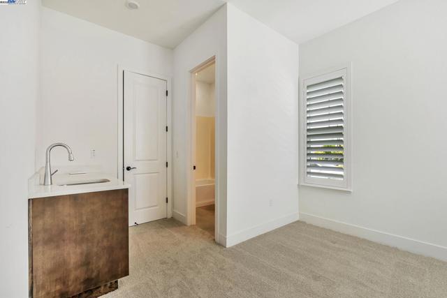 665 River Bend Dr, Lathrop CA: https://media.crmls.org/mediaz/38f23261-4012-4cfe-8f75-14dfc6c34958.jpg