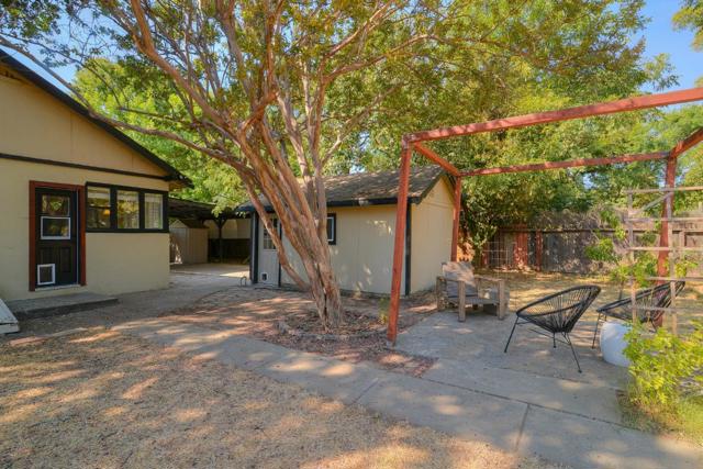 5359 14th Avenue, Sacramento CA: https://media.crmls.org/mediaz/38f268e2-ba95-494d-bcb4-bfc59cd3e13e.jpg