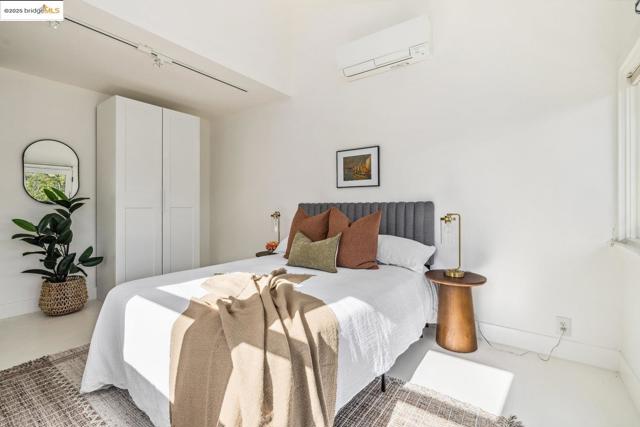 1334 Derby St, Berkeley CA: https://media.crmls.org/mediaz/38f2a2d6-2400-4432-ae1f-cc2eb5f86888.jpg