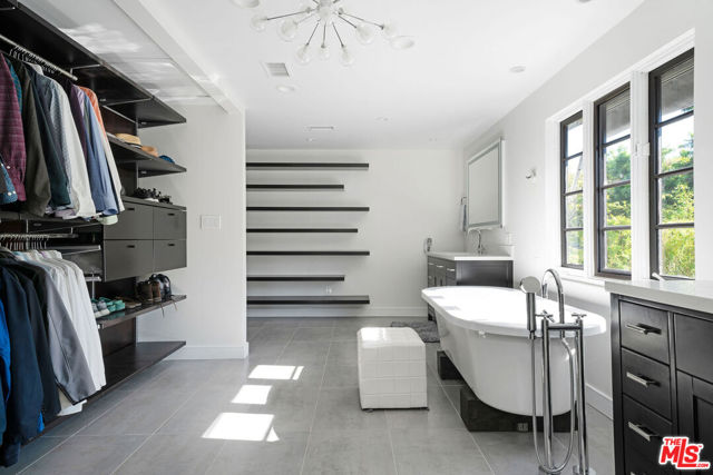 1323 Club View Drive, Los Angeles CA: https://media.crmls.org/mediaz/38f34eb0-a978-4947-af9f-b9242035b92a.jpg