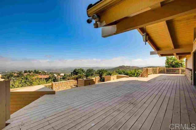 2081 Elevado Road, Vista CA: https://media.crmls.org/mediaz/38f47d48-a18a-418e-b723-ee86928db3fd.jpg