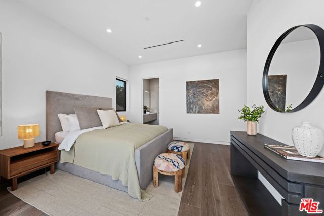 5 Bed Home for Sale in Los Angeles, California
