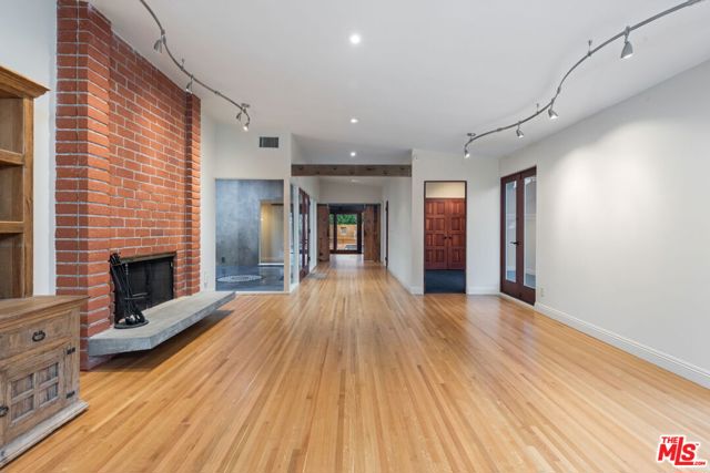 16141 Bayberry Place, Sherman Oaks CA: https://media.crmls.org/mediaz/38f4fea4-63e4-479d-845c-e1aa1be3661d.jpg