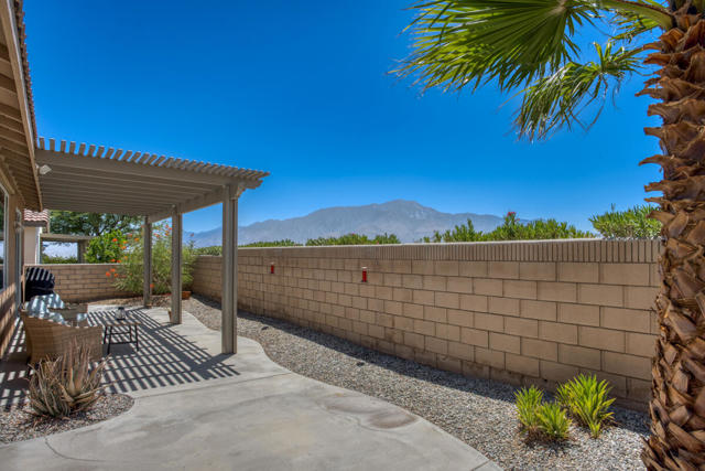 65565 Acoma Avenue, Desert Hot Springs CA: https://media.crmls.org/mediaz/38f584a9-a87c-48f9-8163-440259356e1a.jpg