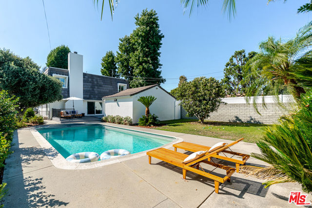 5056 Greenbush Avenue, Sherman Oaks CA: https://media.crmls.org/mediaz/38f5b8bb-55cf-47b1-b54c-213385e5fa35.jpg