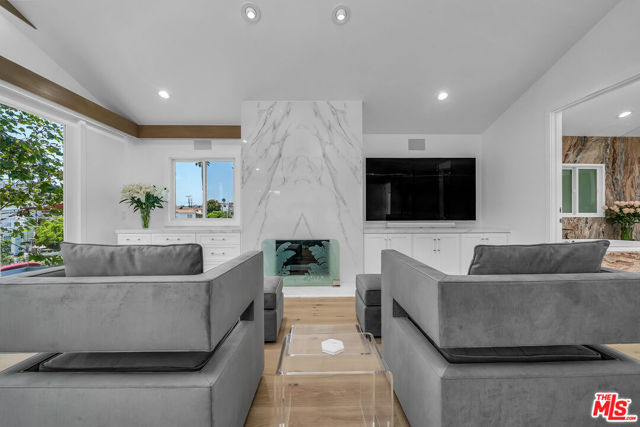 Image 25 of 43 For 2620 Grand Canal