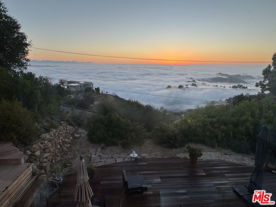 https://media.crmls.org/mediaz/38f72349-152a-4433-a86f-dc54aa535e6d.jpg?preset=X-Large