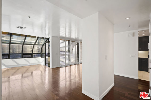880 W 1st Street, Los Angeles CA: https://media.crmls.org/mediaz/38f7377e-7ef1-413d-a46c-2ca8ab8ad719.jpg
