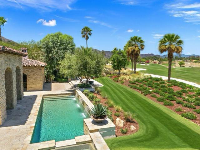 80740 Via Portofino, La Quinta CA: https://media.crmls.org/mediaz/38f73b63-9e27-44f3-a5af-81db0acad112.jpg