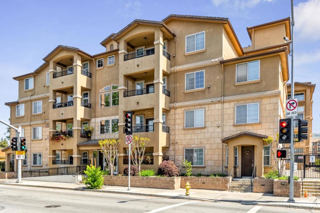 88 N Jackson Avenue #414