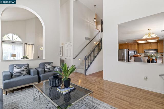 1015 Hidden Oak Ct, Concord CA: https://media.crmls.org/mediaz/38f7a8f6-e9c4-4254-997b-e3aa0c5465f5.jpg