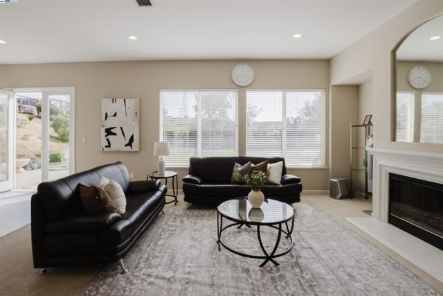 Image 8 of 38 For 25657 Crestfield Dr
