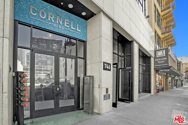 746 S Los Angeles Street, Los Angeles CA: https://media.crmls.org/mediaz/38f7edb1-daa2-482f-8e11-76714a97efa9.jpg