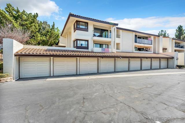 Image 27 of 42 For 17607 Pomerado Road  204