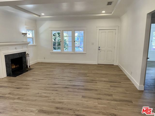 641 N Martel Avenue, Los Angeles CA: https://media.crmls.org/mediaz/38f88580-9d35-4fb9-a9a0-c049fdbd901e.jpg