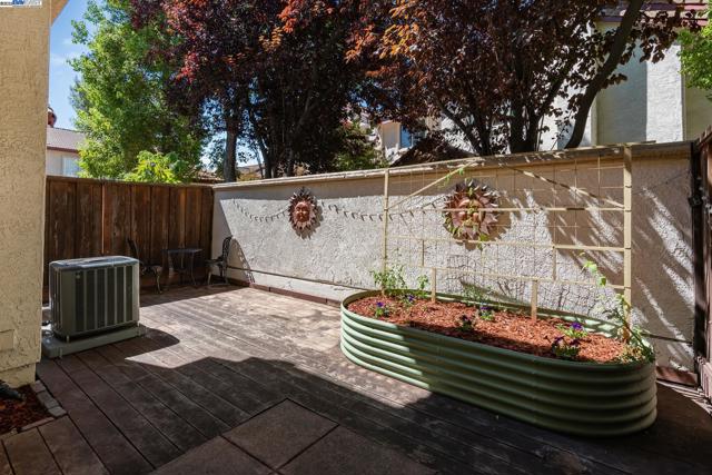 3253 Verde Ct, Pleasanton CA: https://media.crmls.org/mediaz/38f8fbab-c8fa-41eb-b23b-3a9f8b9f9790.jpg