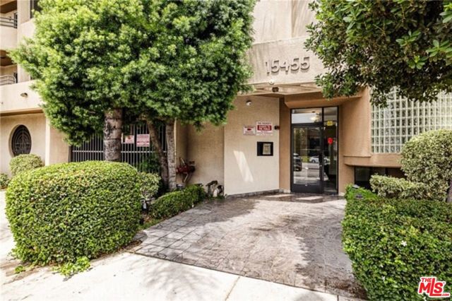 15455 Sherman Way, Van Nuys CA: https://media.crmls.org/mediaz/38f90193-cc27-45e0-b965-fc2c011d6734.jpg