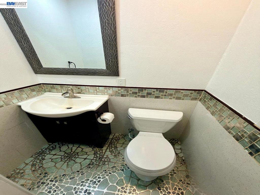 https://media.crmls.org/mediaz/38f913a3-6d79-40d1-b74c-1b6c0bb24853.jpg?preset=X-Large
