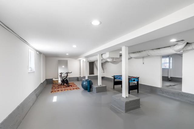 2900 Linden Street, Emeryville CA: https://media.crmls.org/mediaz/38f9cf23-5e99-45d2-a8b2-9df8422a2818.jpg