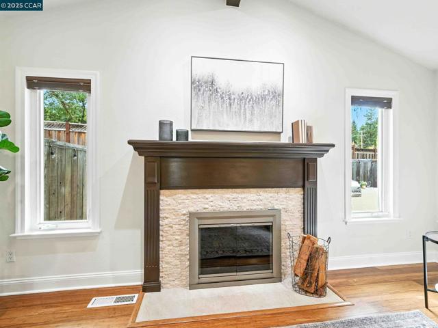 218 Jewel Ter, Danville CA: https://media.crmls.org/mediaz/38f9df3d-39c0-498b-81a6-275a06f93494.jpg