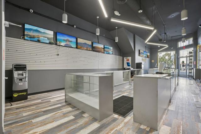 649651 Francisco St, San Francisco CA: https://media.crmls.org/mediaz/38fa1e38-7994-4bb0-99eb-920ec68f99e9.jpg